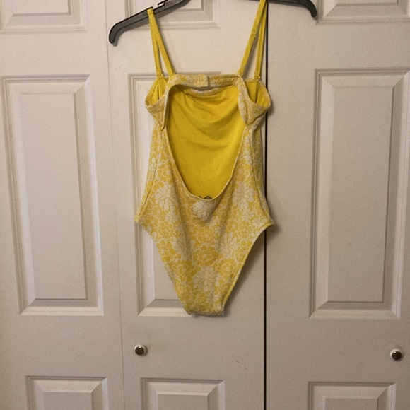 Aerie women’s one piece swim suit yellow w/ white floral design high cut - Picture 2 of 7